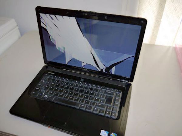 Laptop kijelző, LCD, csere, betört, elrepedt, csíkos, homályos, foltos, fekete, hibás, fizikai sérülés, hibák, laptop szerviz, laptop javítás, notebook szerviz
